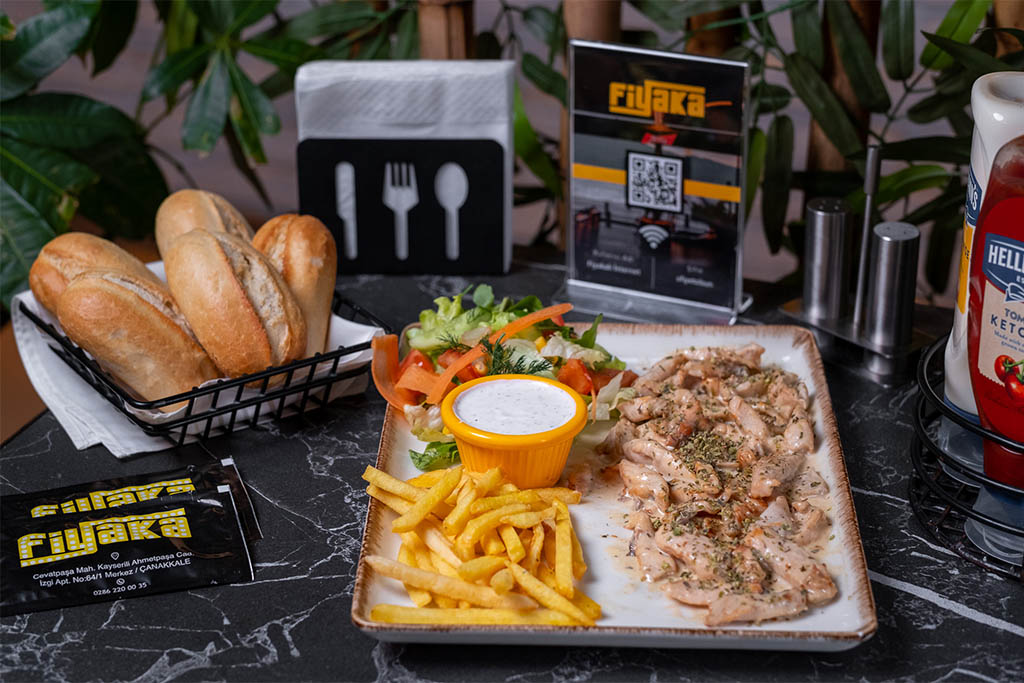 Kremalı Dağ Kekikli Tavuk